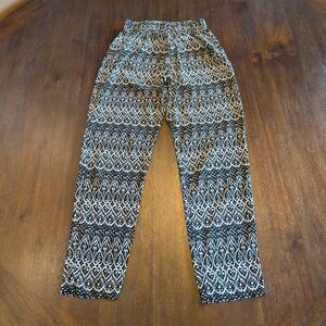 Patterned flowy pants size S